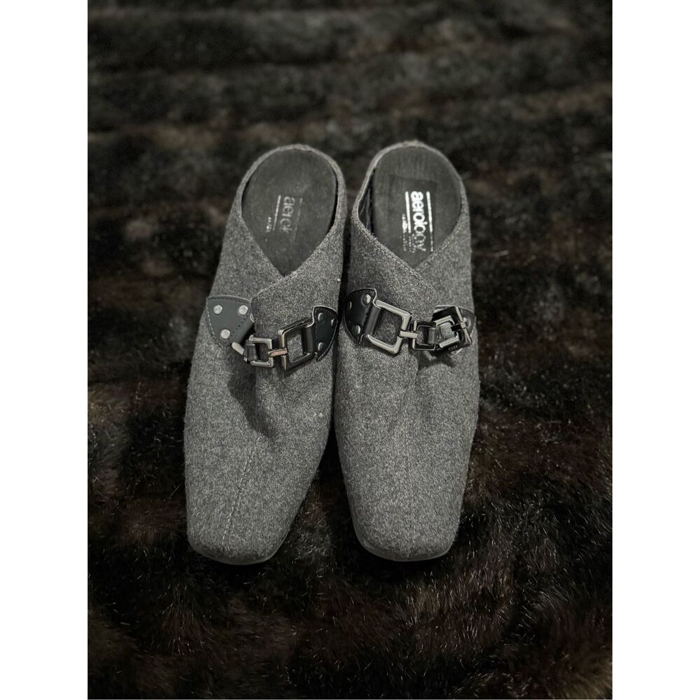 Aerology‎  Shoes Sz 8 B  Mules Heels Gray Felt Fabric Slip On
